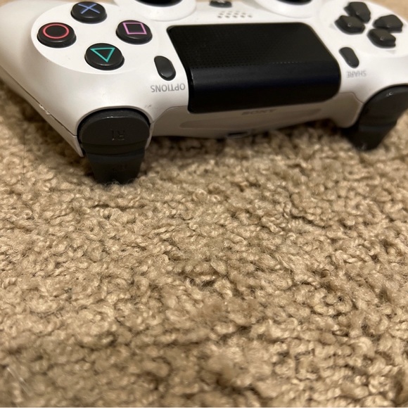 Selling a great condition ps4 comes with a charging cord controller and a cord - Picture 3 of 4